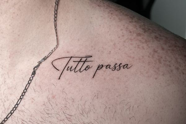 Tatuaje “Tutto Passa” 