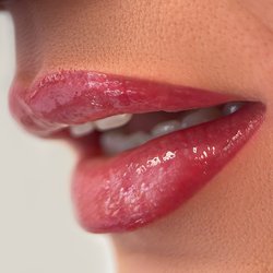 Labios tatuados