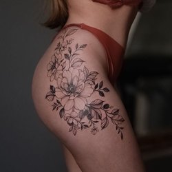 Tatuajes femeninos en los muslos